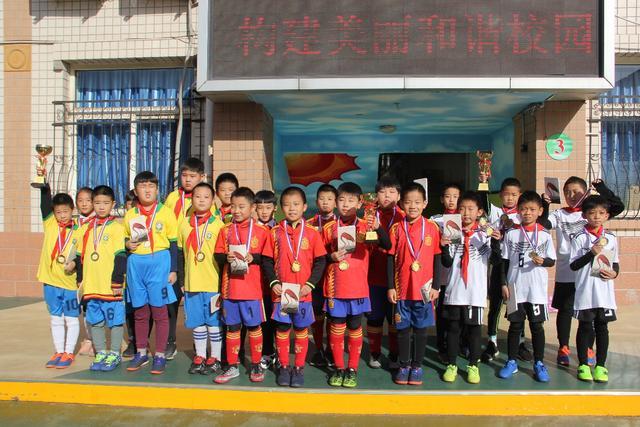 罗马诺：巴萨1亿欧正式报价阿尔瓦雷斯 无浮动条款也没有球员交换